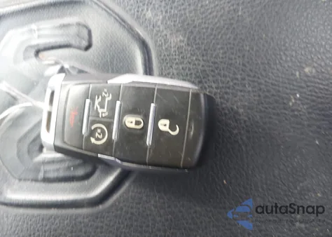 2021 Ram 1500 Laramie 4X4 5'7 Box z USA, uszkodzony, nr VIN 1C6SRFJT3MN743486